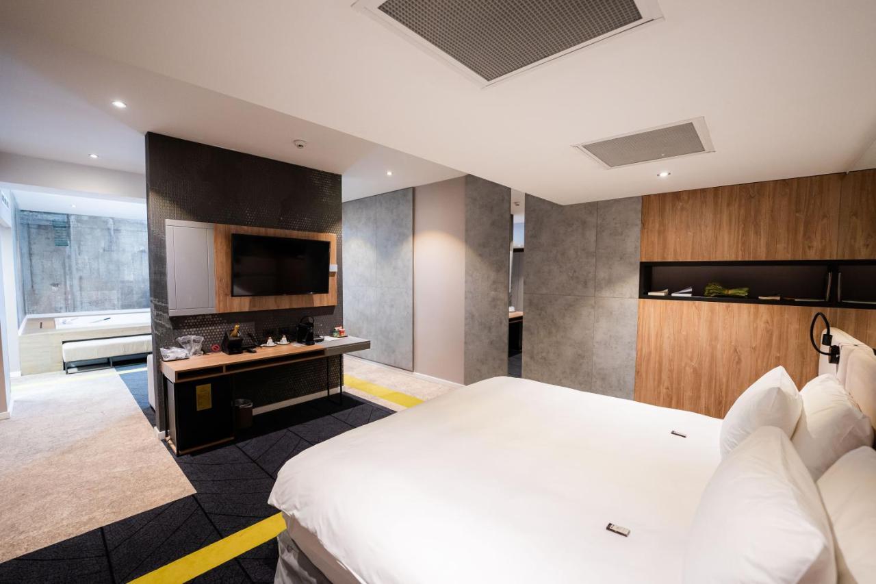 Supreme Suite (with jacuzzi),1380647264:JPEG